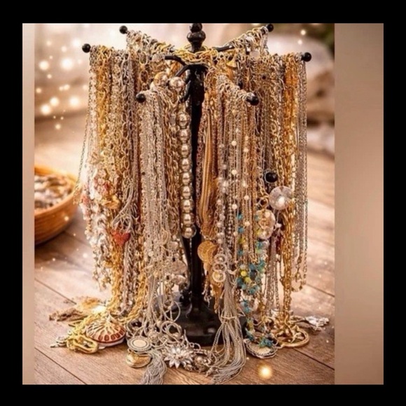 2 LB Wearable Discovery Jewelry Lot | Mixed Metals | Chains Charms Beads + More - Picture 11 of 12